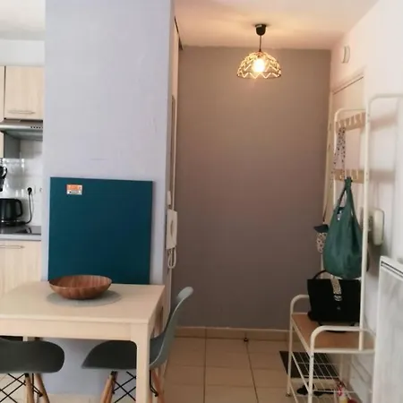 Studio Castelnau-Le-Lez Апартаменты *